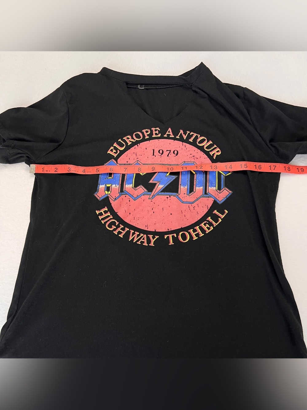 AC DC WOMEN’S SHORT SLEEVE CREW NECK GRAPHIC T SHIRT SIZE Small Band Concert - Picture 5 of 7